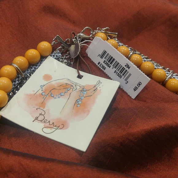 NEW Berry beed & bling 💎 Statement Necklace - Picture 3 of 5